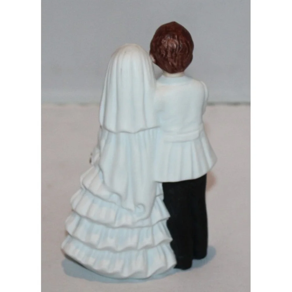 vintage porcelain bride & groom wedding cake topper figurine frills ruffles